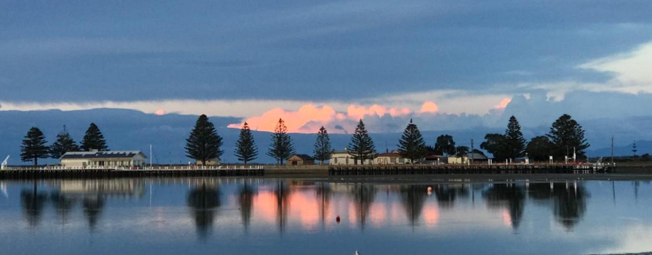 Boat Harbour Jetty B&B Port Albert Bagian luar foto
