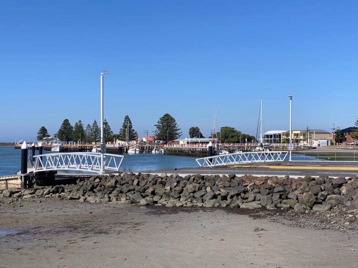 Boat Harbour Jetty B&B Port Albert Bagian luar foto